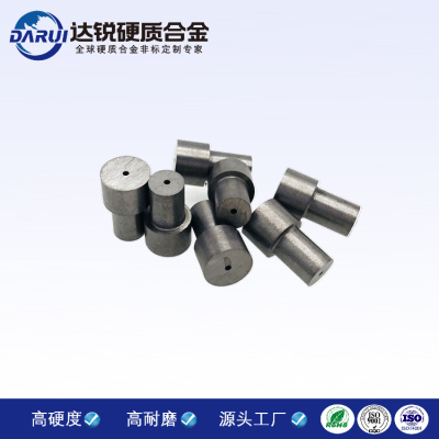 硬質(zhì)合金帶孔棒是一種由硬質(zhì)合金制成的圓柱形棒材，其表面具有一定數(shù)量和尺寸的孔洞。這種材料常用于機(jī)械加工領(lǐng)域，特別是用于鉆孔、銑削和切割等